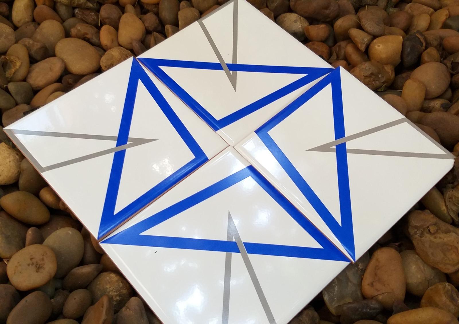 Duas versões para o azulejo BOSSA