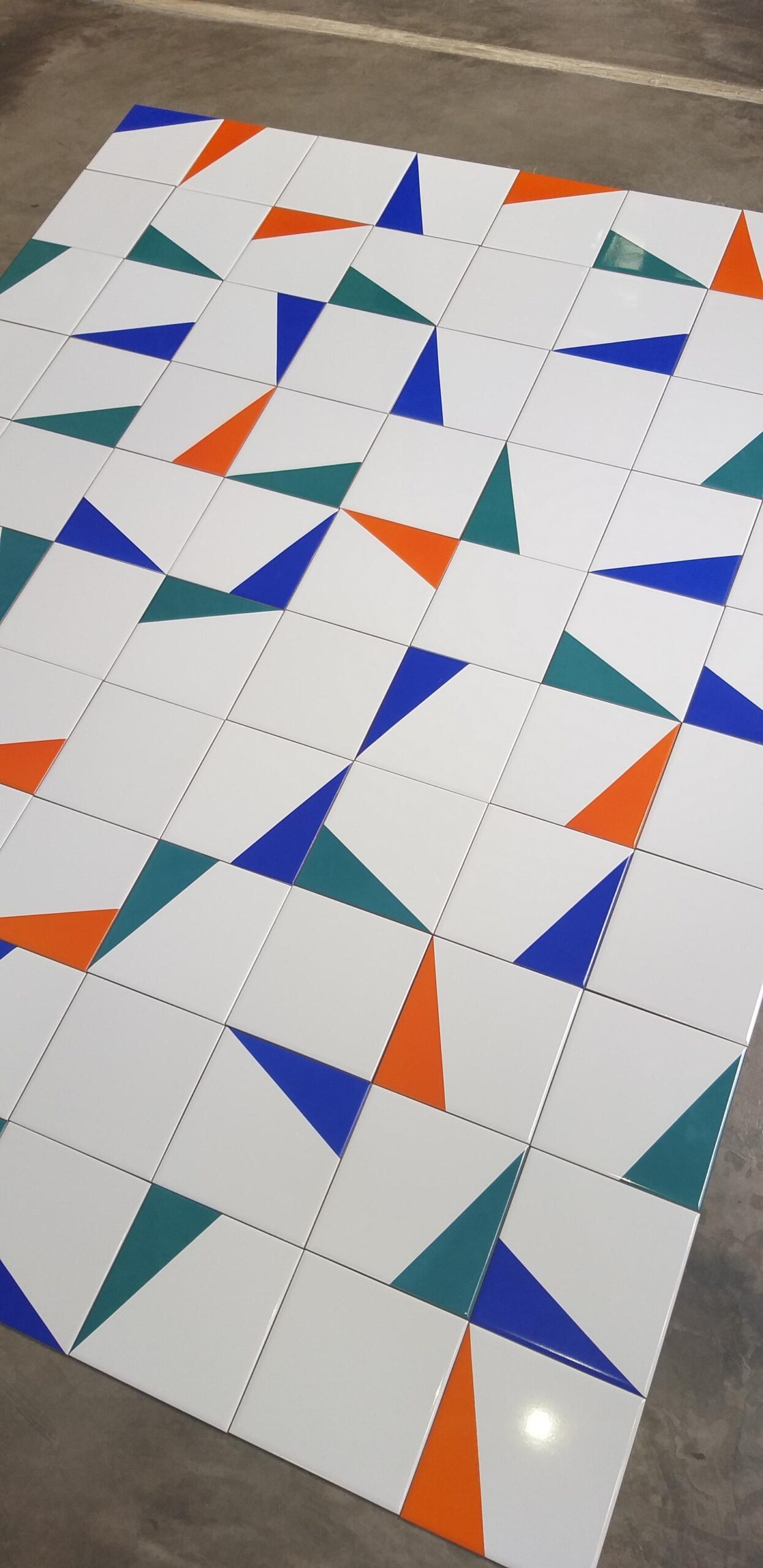 Projeto com azulejos GEO coloridos
