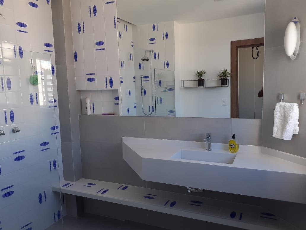 Confira esse banheiro incrível com nossos azulejos DUETO!