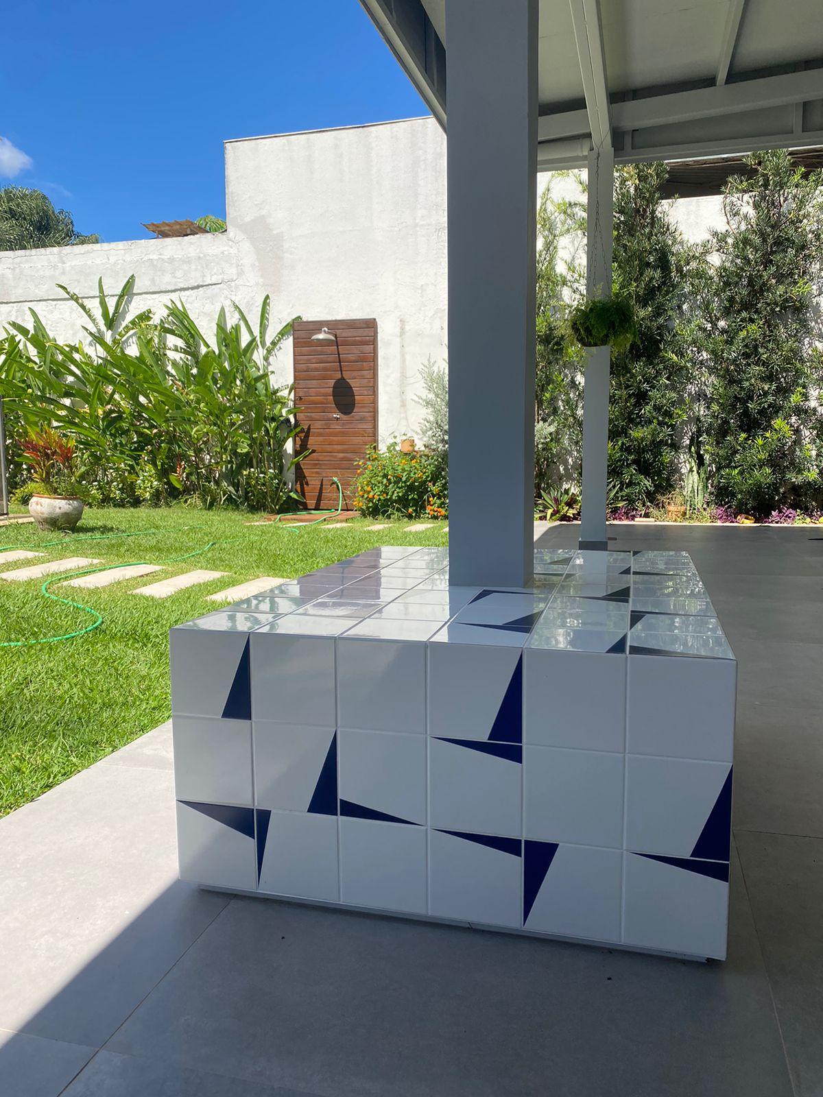 Banco com azulejos Quilha